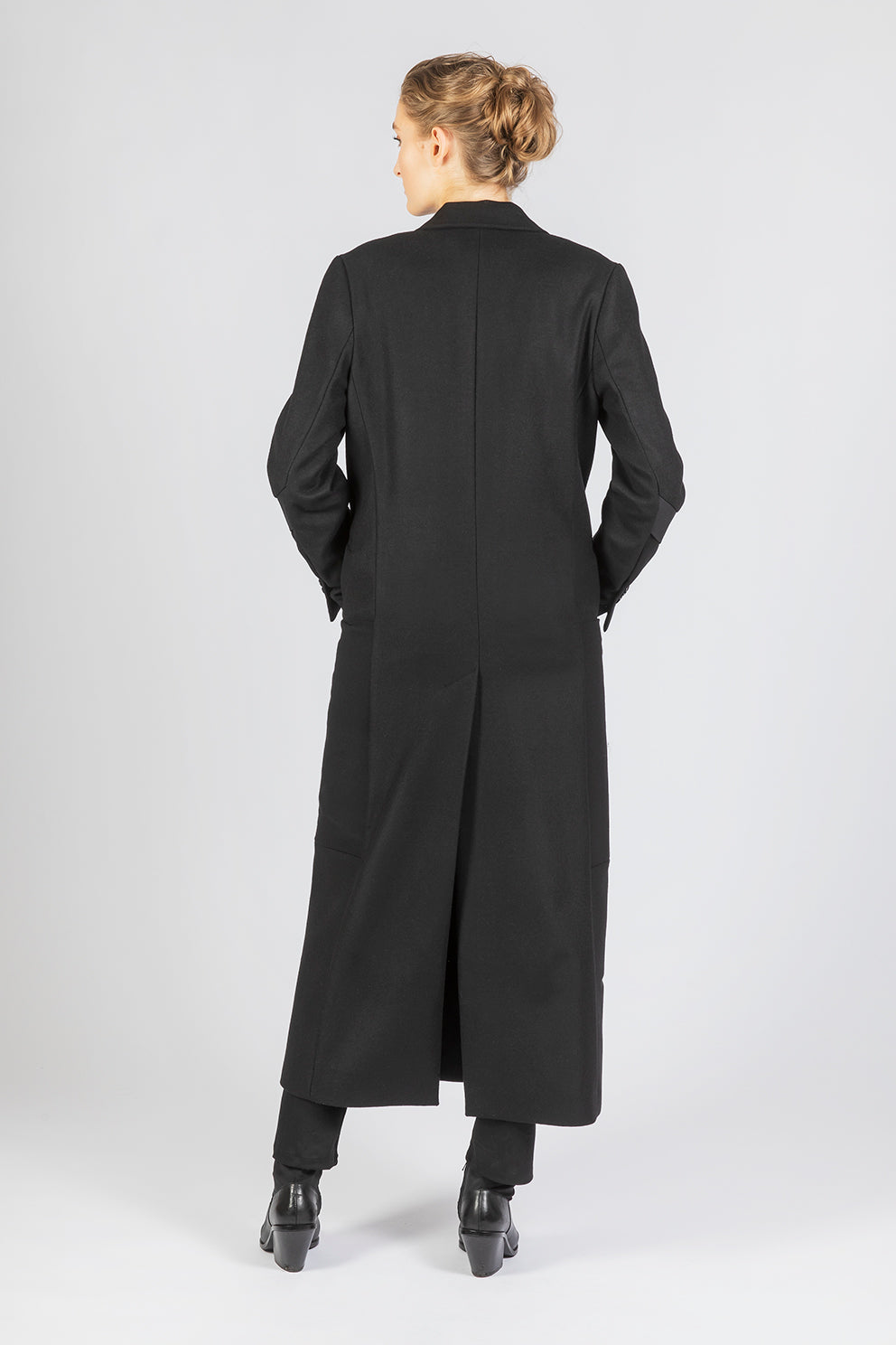 esther-perbandt-bond-mantel-schwarz-wolle-damen image 3