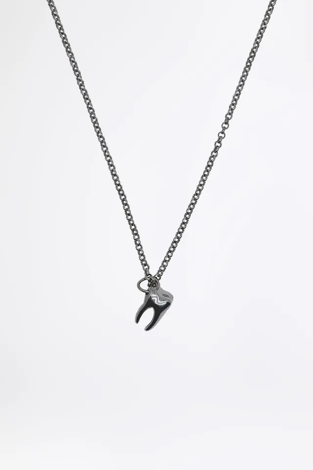 esther-perbandt-tooth-lange-kette-silber-mit-zahnanh-nger image 1