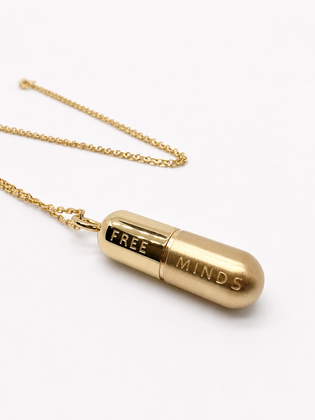 esther-perbandt-gold-pill-halskette-gold-edelstahl-60-cm image 3