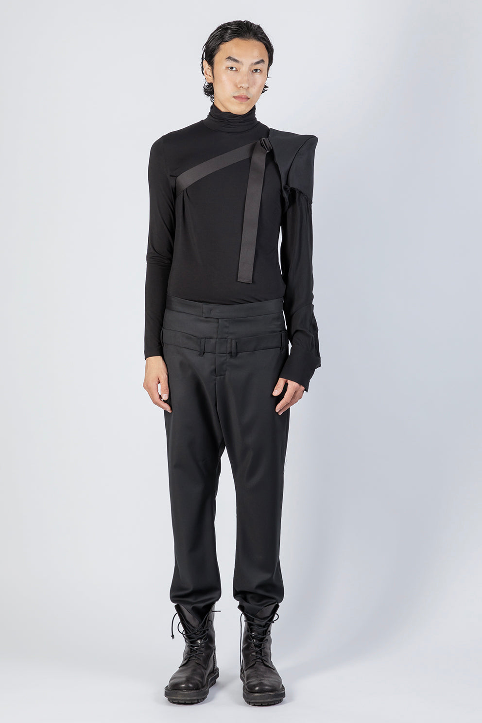 esther-perbandt-concrete-one-sleeve-rmel-schwarz-links image 7