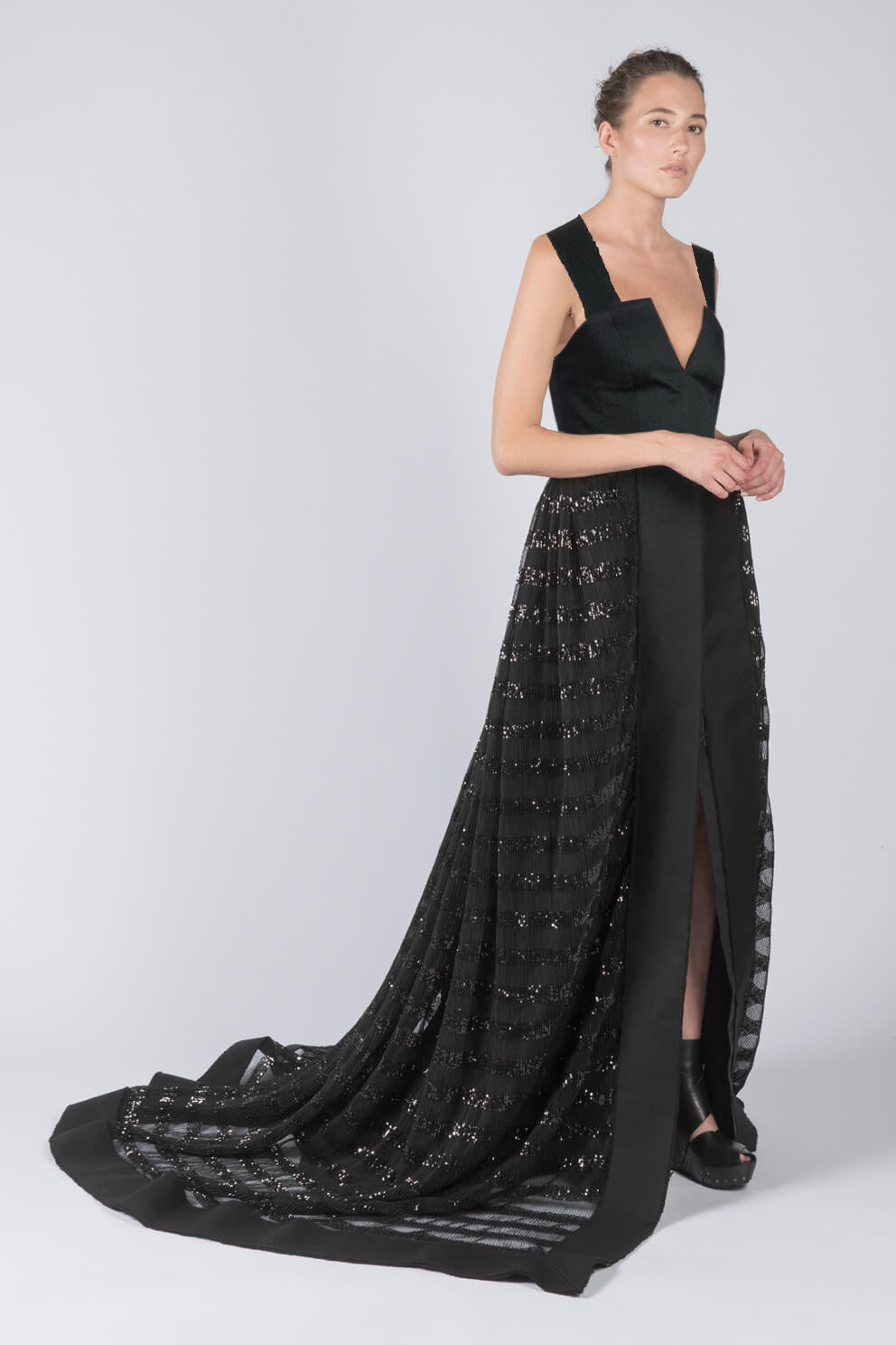 esther-perbandt-craft-tulle-kleid-schwarz-seide image 1