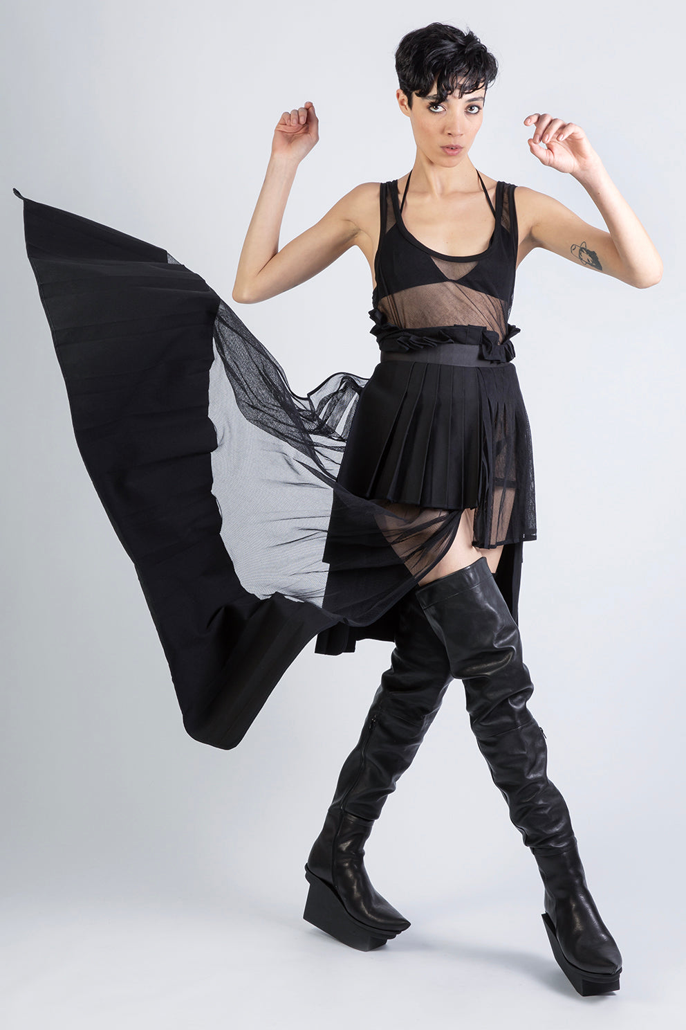 esther-perbandt-mesh-rock-damen-schwarz-asymmetrisch image 3