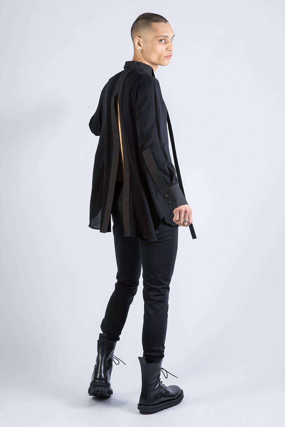 esther-perbandt-splitted-hemd-herren-schwarz-viskose image 4