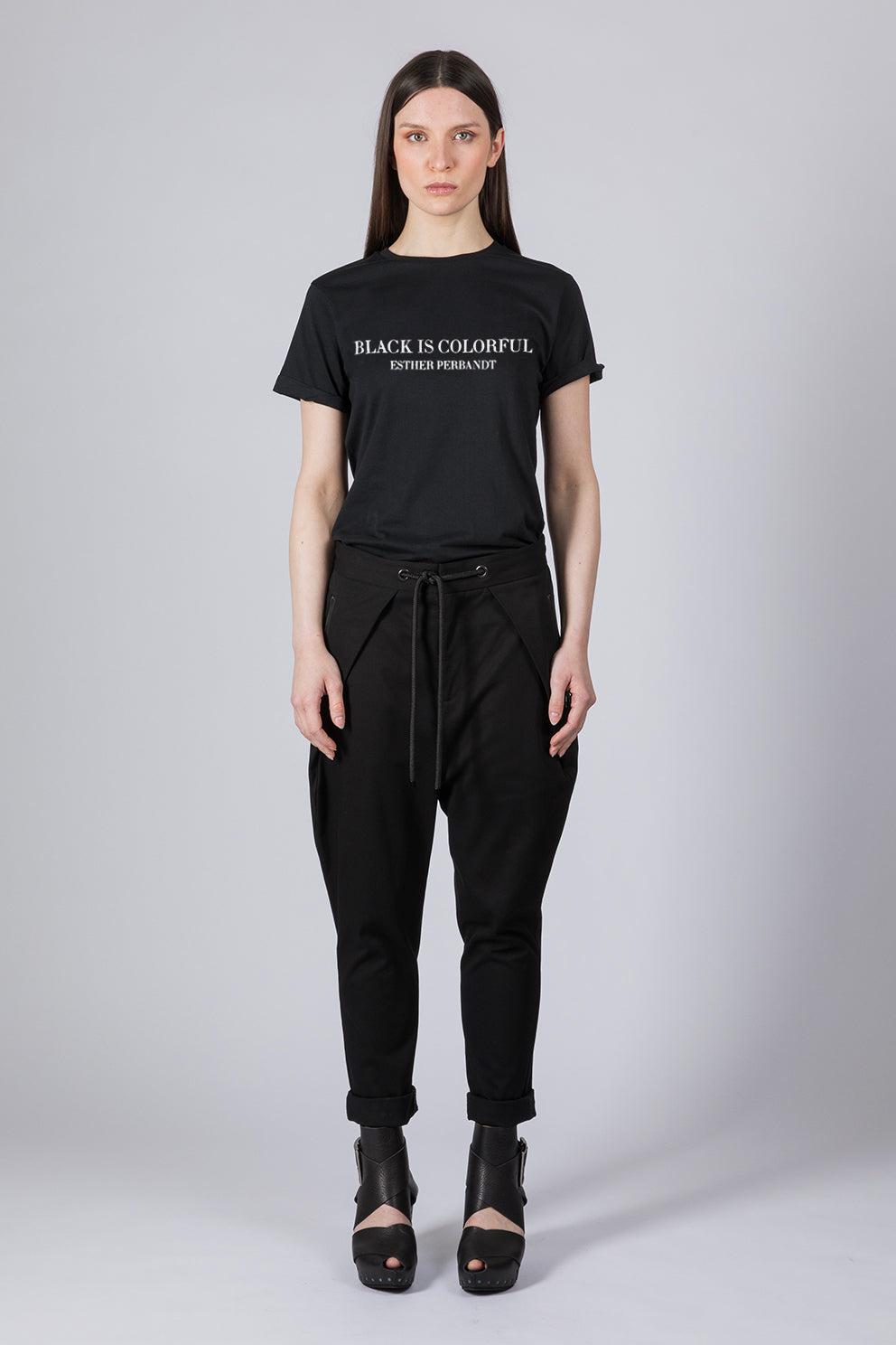 esther-perbandt-black-is-colorful-t-shirt-schwarz-bio image 3