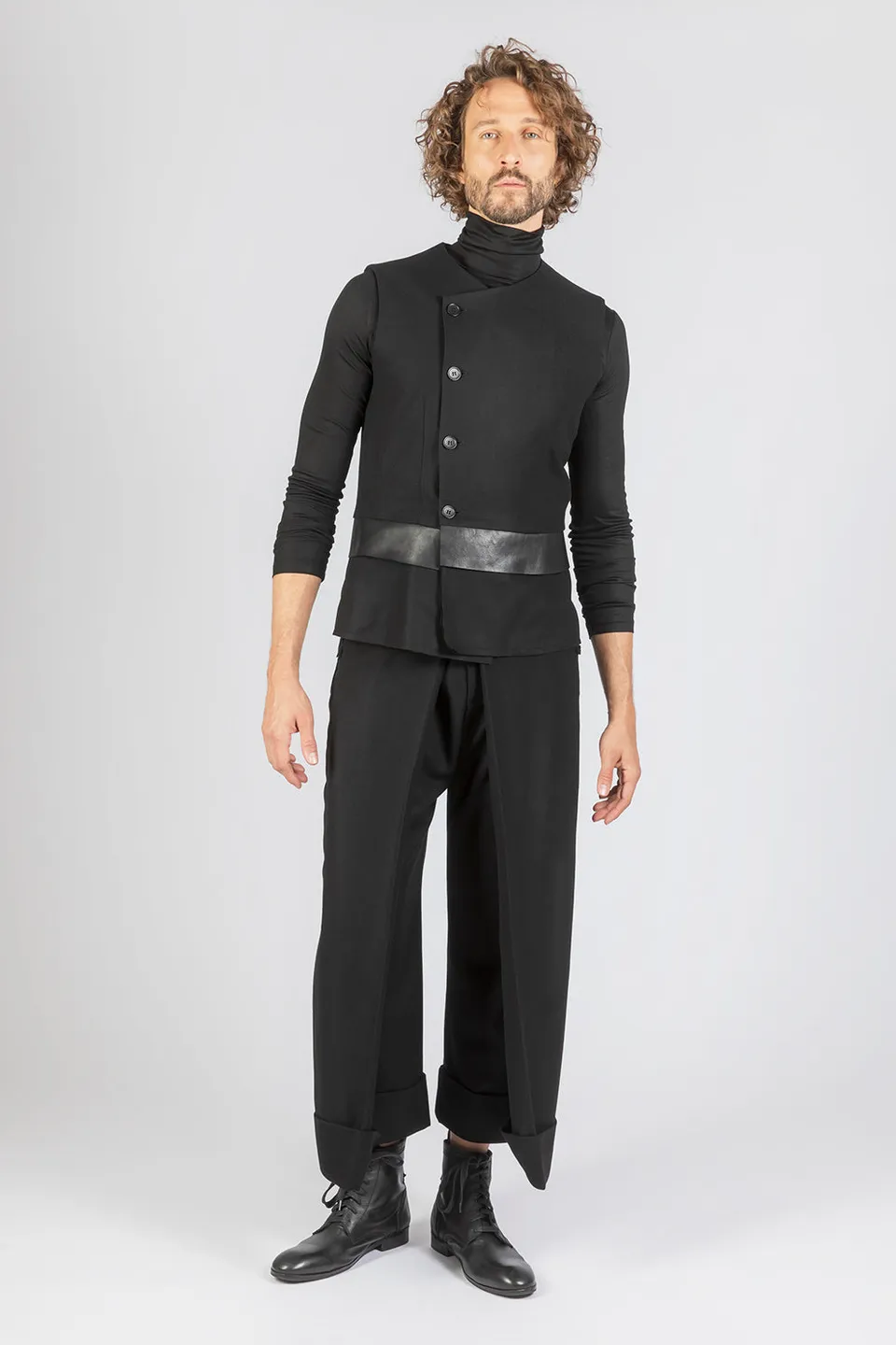 esther-perbandt-dart-weste-herren-schwarz-wolle-leder image 1