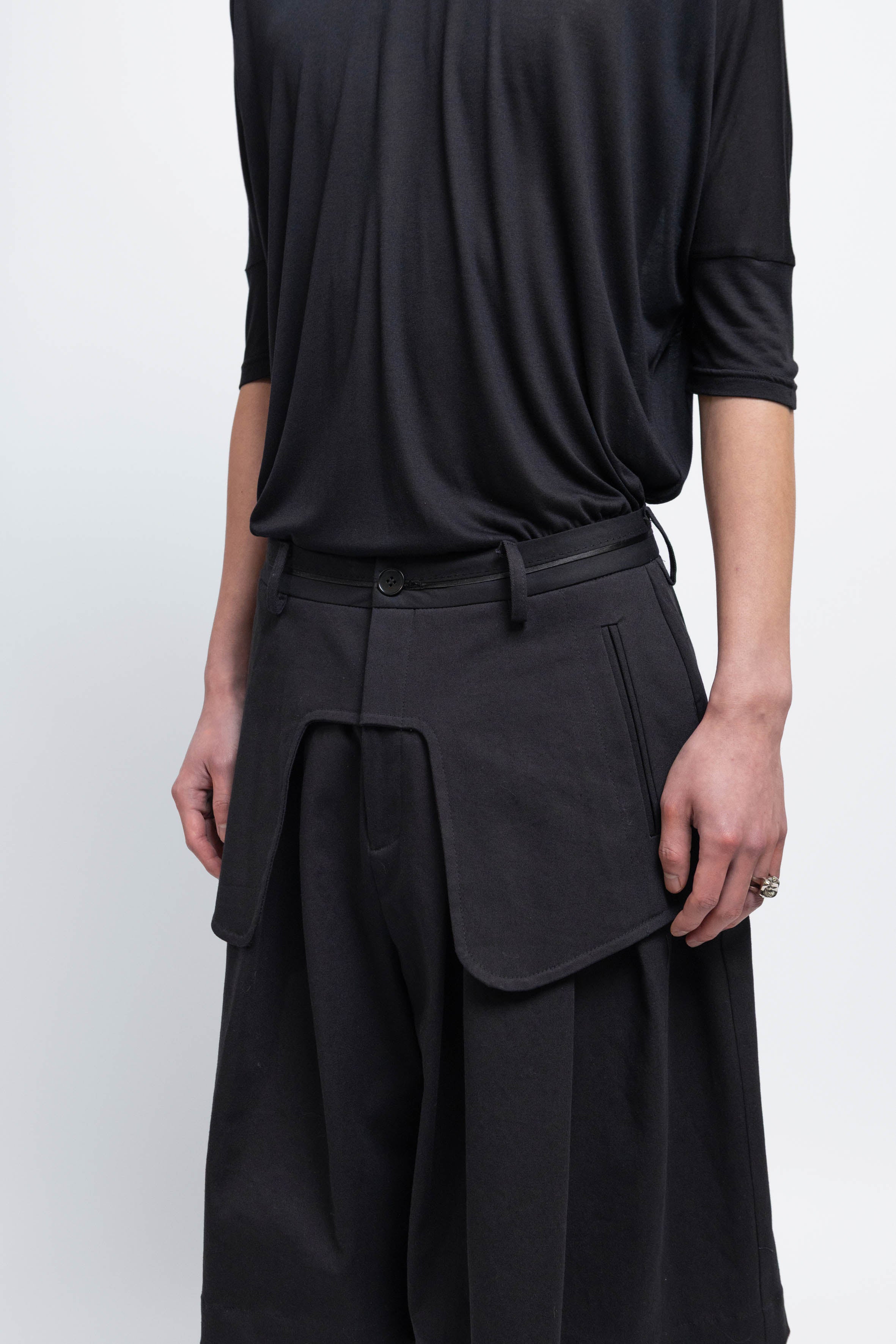 esther-perbandt-waistband-bermuda-herren-schwarz-50 image 4