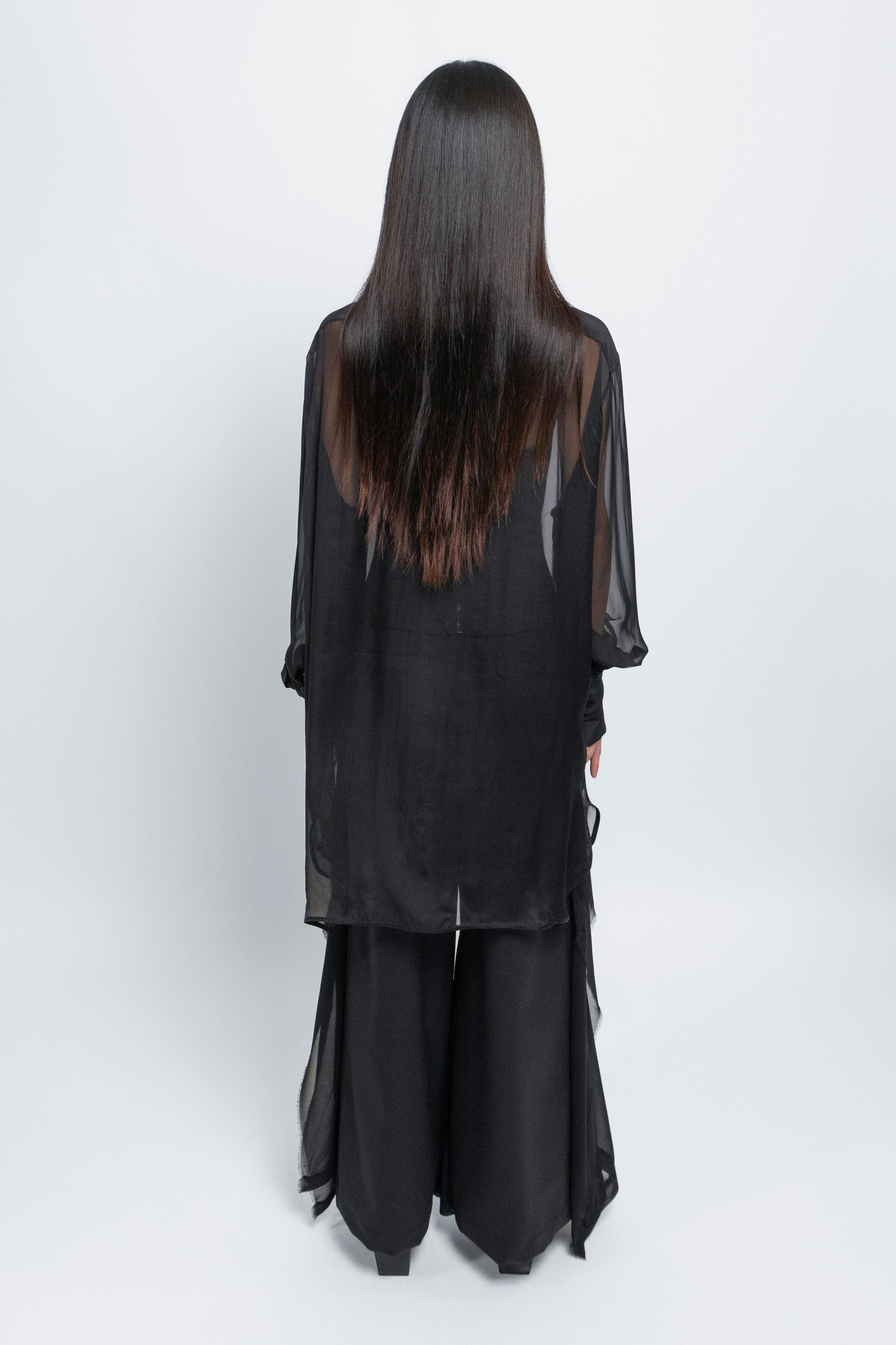 esther-perbandt-float-silk-bluse-schwarz-seide-oversized image 8