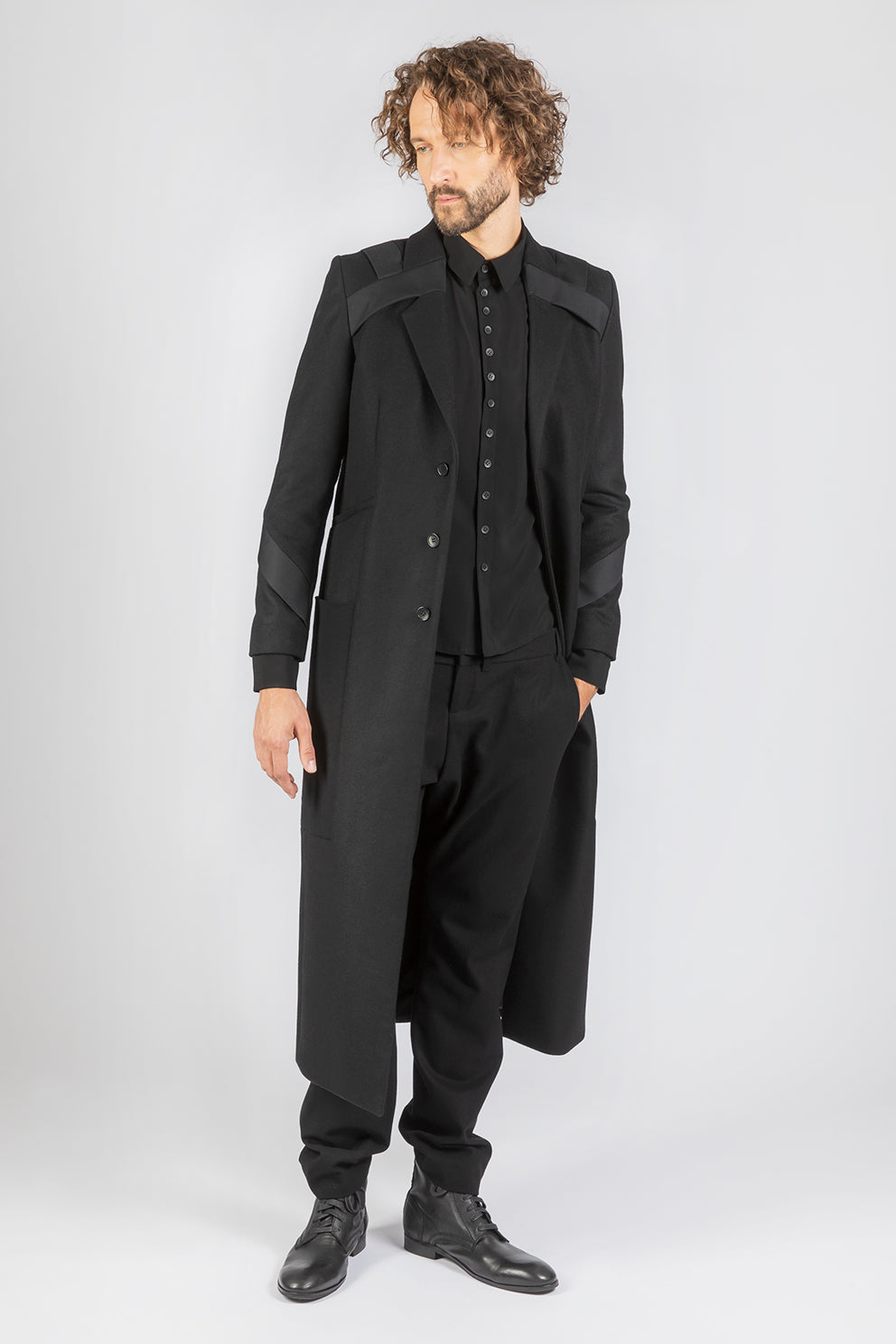 esther-perbandt-bond-mantel-herren-schwarz-reine-wolle image 1