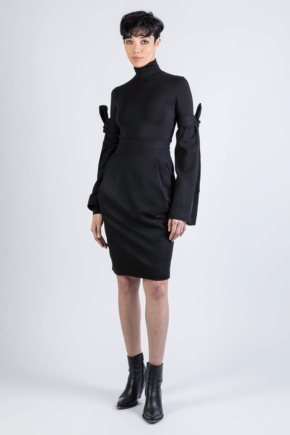 esther-perbandt-tulip-rock-damen-schwarz-wolle image 1