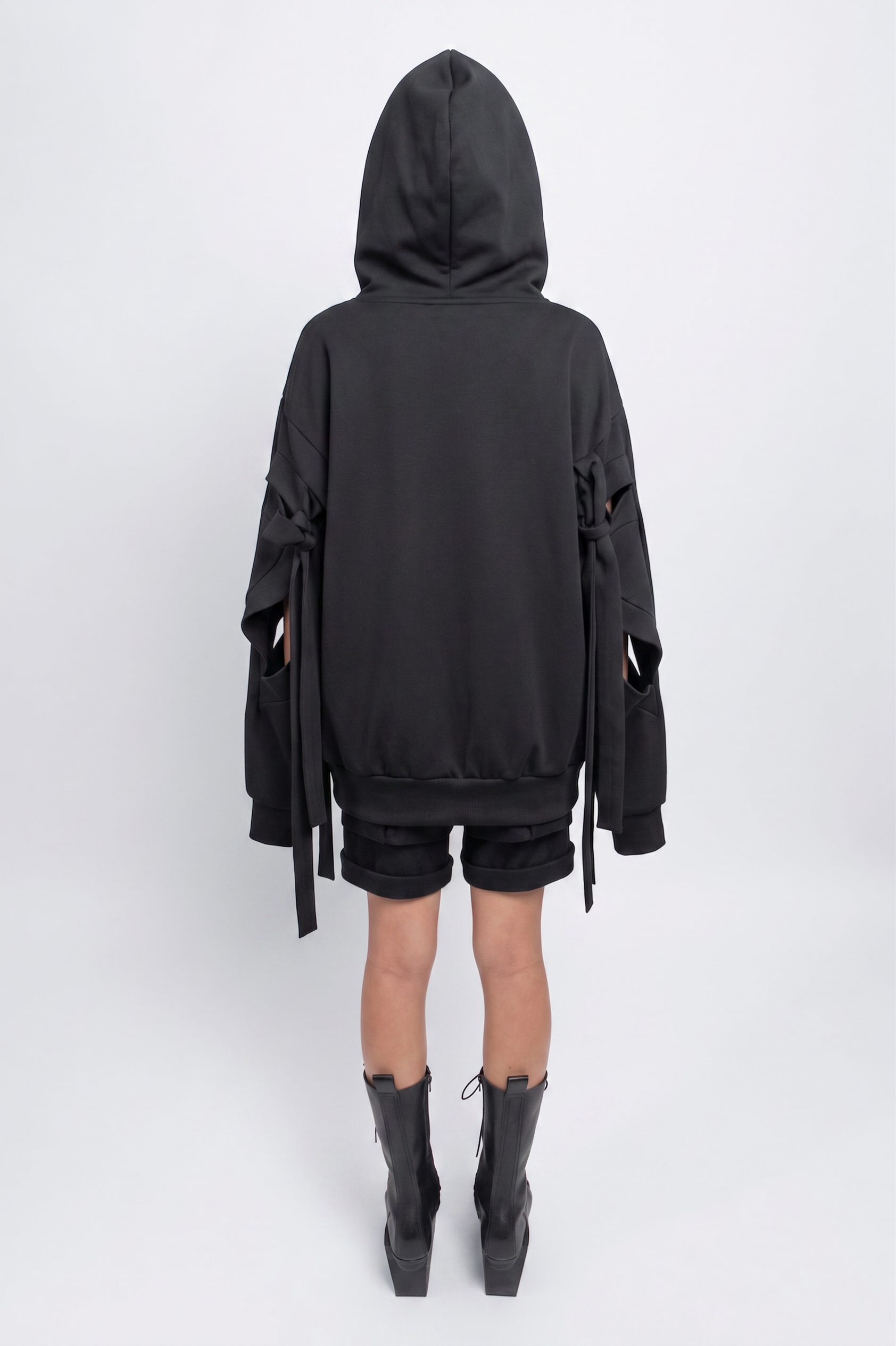 esther-perbandt-blackhearts-hoodie-schwarz-damen-oversize image 6