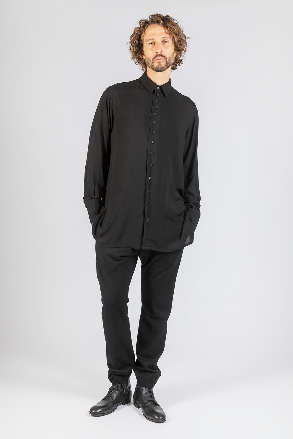 esther-perbandt-breeze-hemd-herren-schwarz-viskose-loose-fit image 1