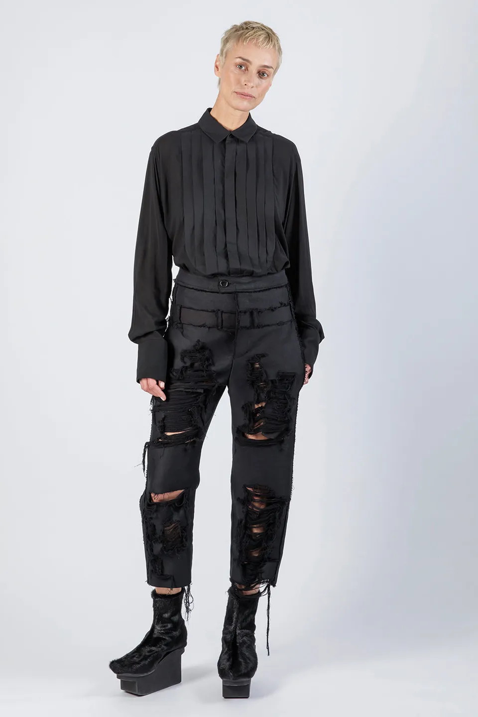 esther-perbandt-jaybo-ripped-jeans-damen-schwarz-cropped-baumwolle image 1
