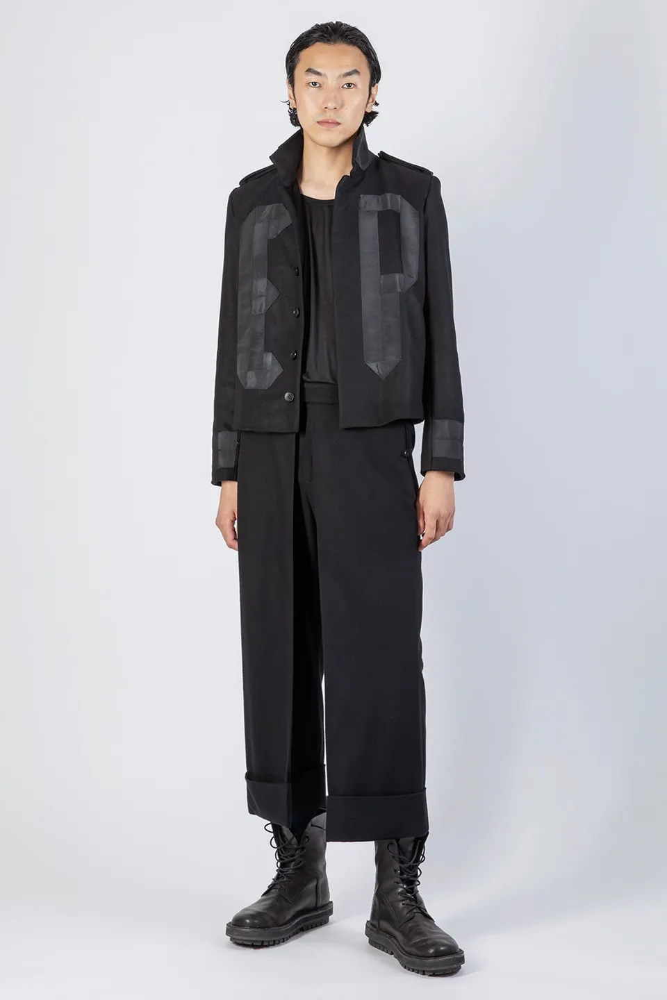 esther-perbandt-initial-jacke-herren-schwarz-wolle image 1
