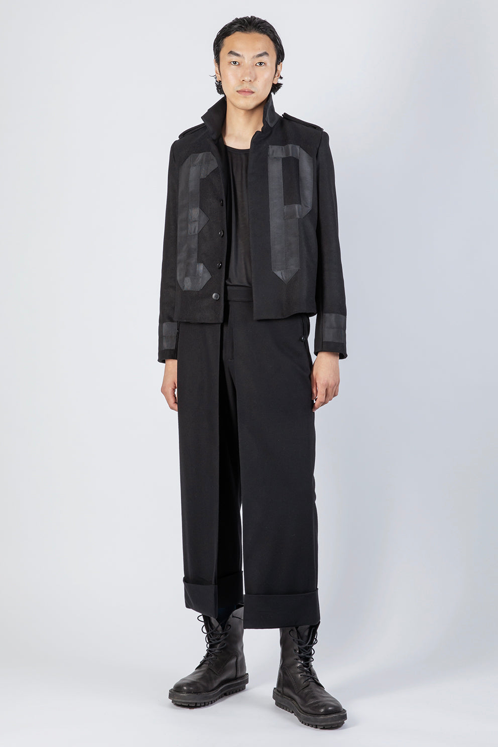 esther-perbandt-initial-jacke-herren-schwarz-wolle image 1
