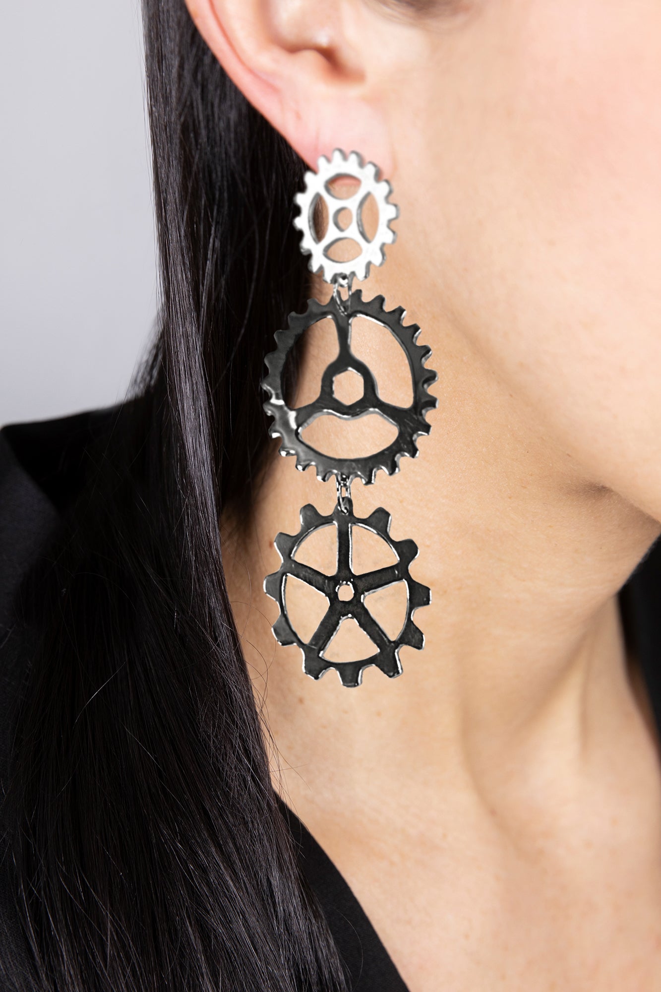 esther-perbandt-gearwheel-triple-ohrringe-silber-14-7-cm image 7