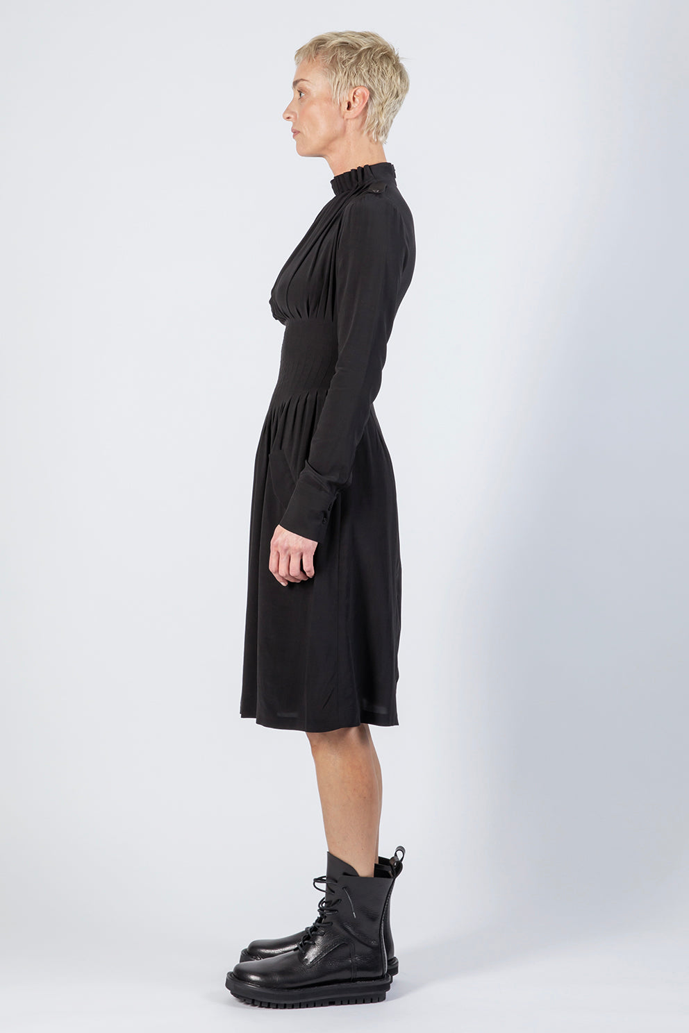 esther-perbandt-cherry-on-the-cake-kleid-schwarz-viskose image 4