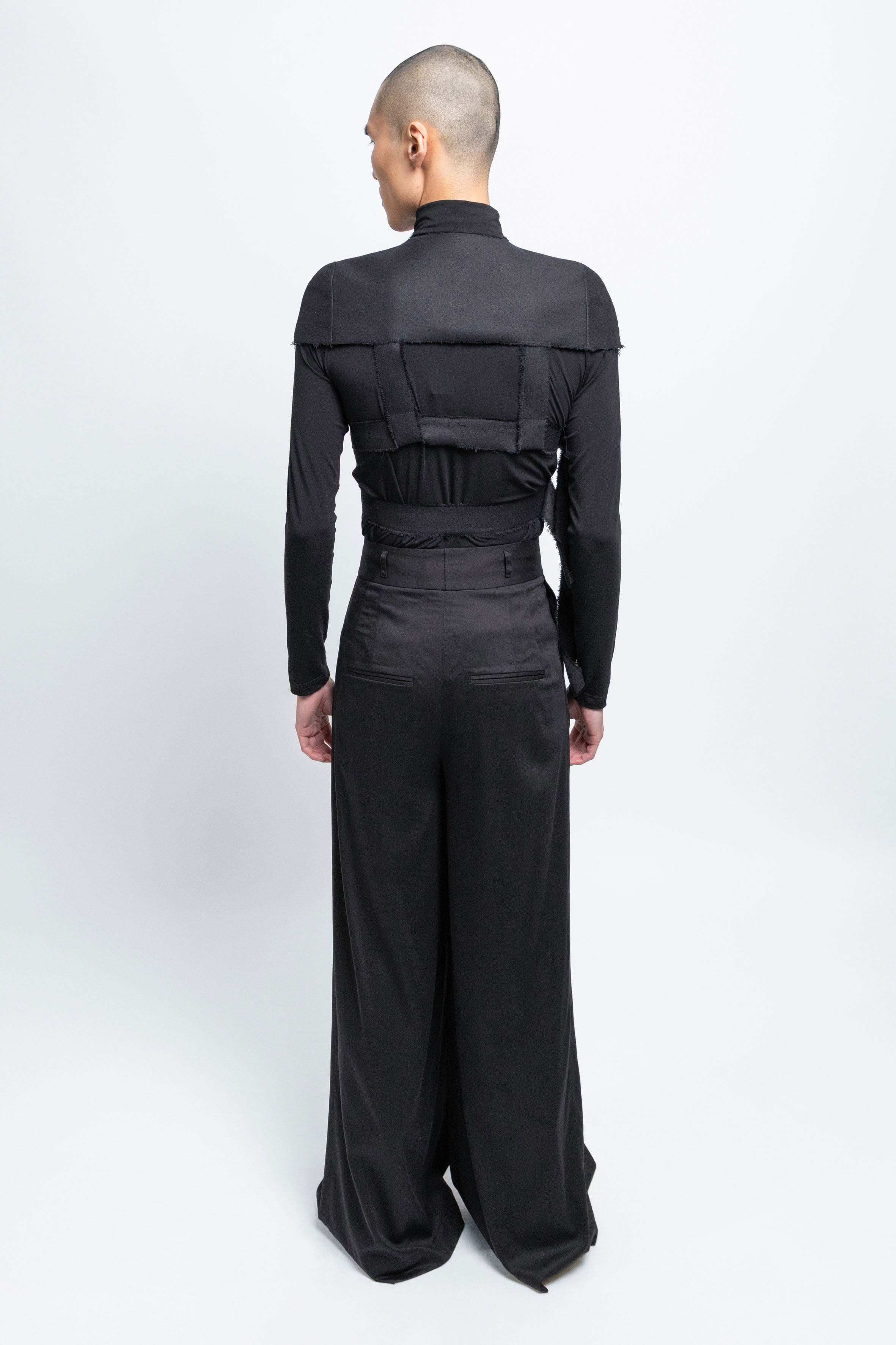 esther-perbandt-protector-shoulder-piece-schwarz-44 image 3