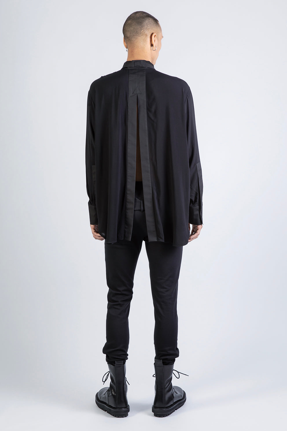 esther-perbandt-splitted-hemd-herren-schwarz-viskose image 6