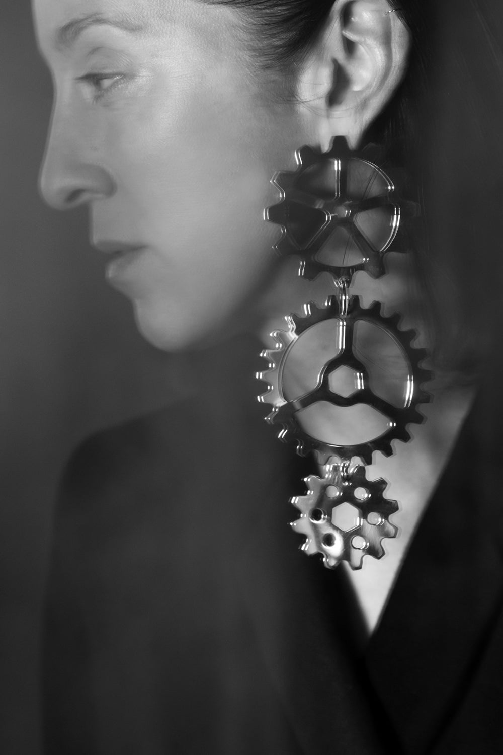 esther-perbandt-gearwheel-single-ohrring-silber-17-5-cm image 4