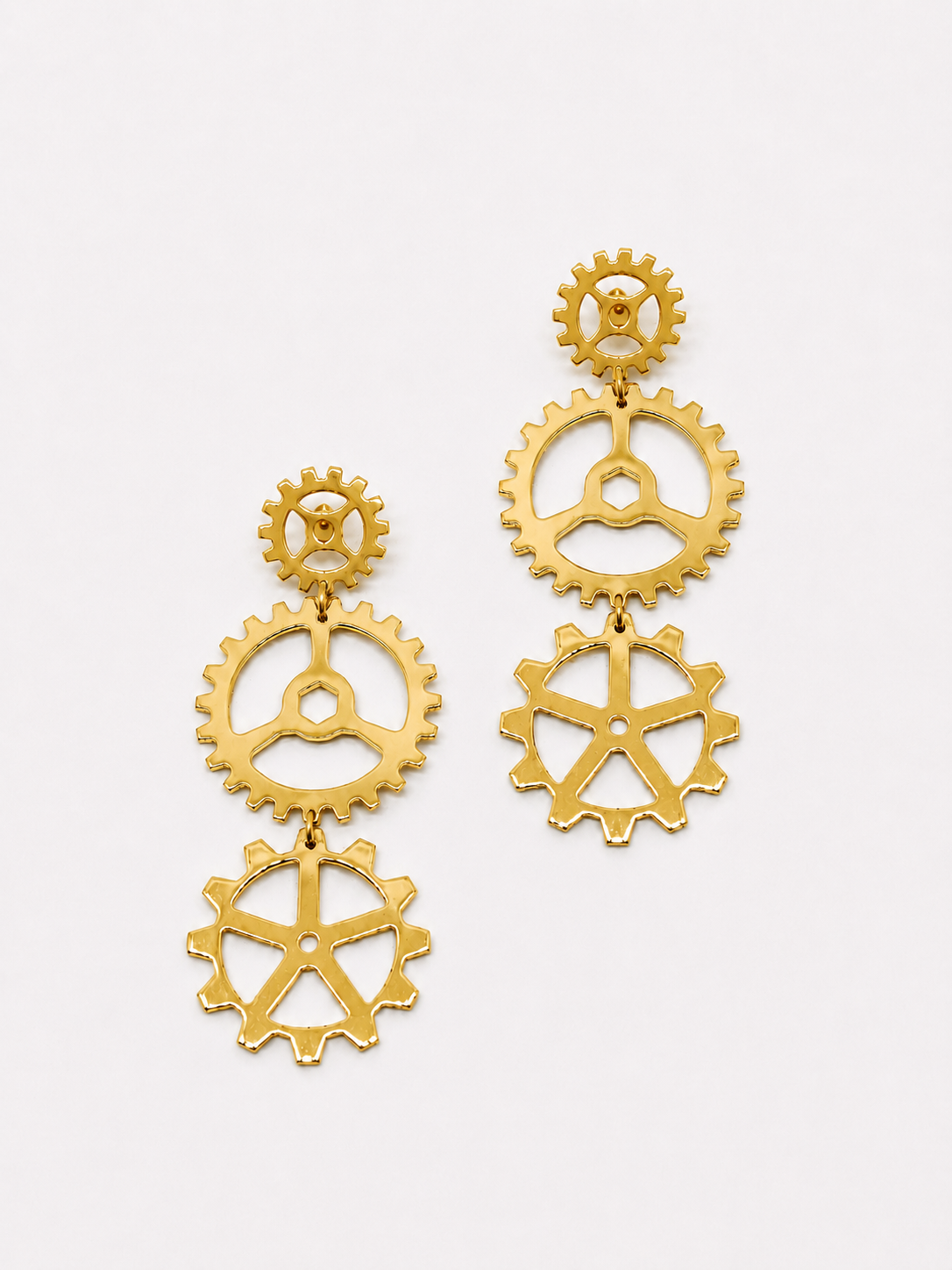 esther-perbandt-gearwheel-ohrring-triple-gold-14-7cm image 1