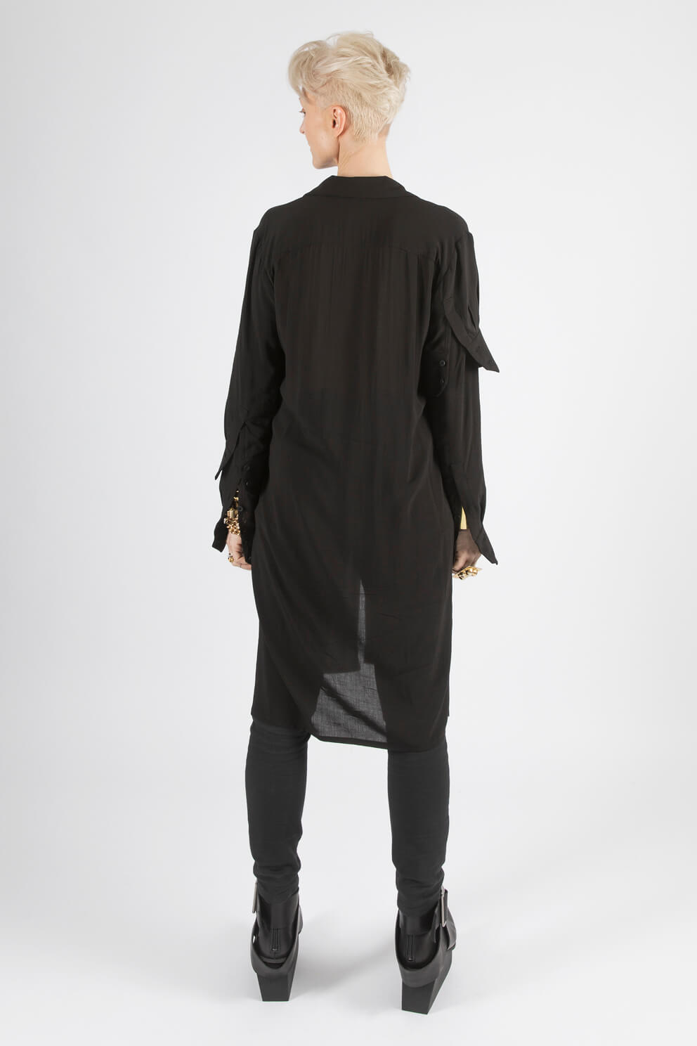 esther-perbandt-lyrics-shirt-schwarz-viskose-tunika-lang image 3