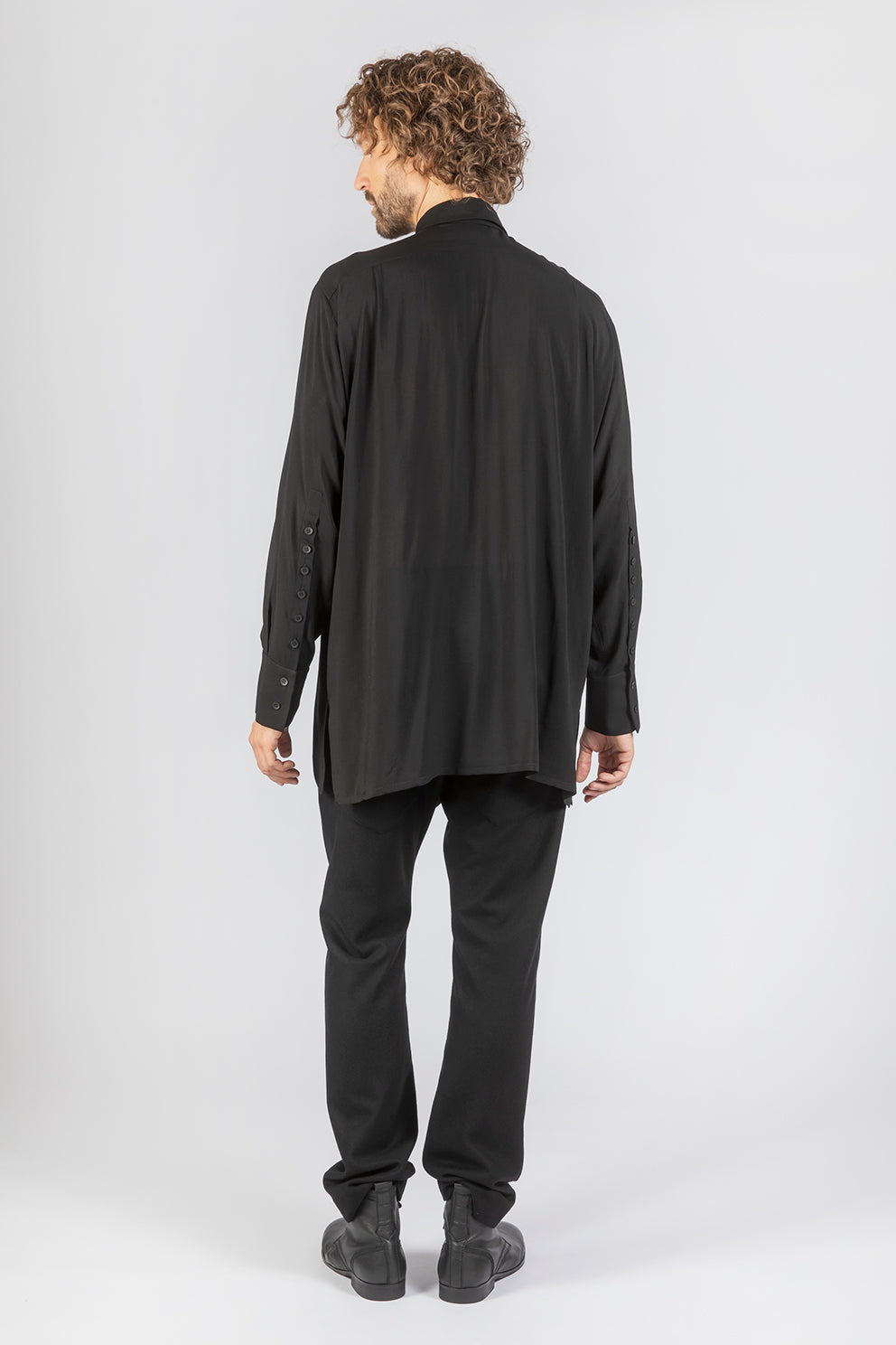 esther-perbandt-breeze-hemd-herren-schwarz-viskose-loose-fit image 3