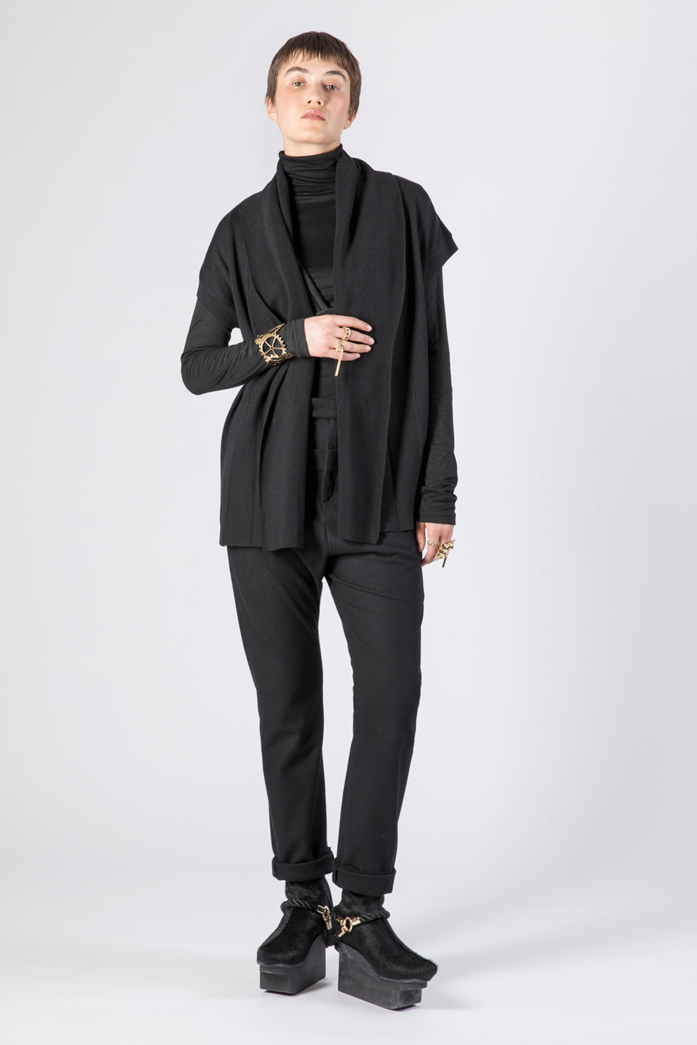 esther-perbandt-earthlight-cardigan-schwarz-merino-rmellos image 1