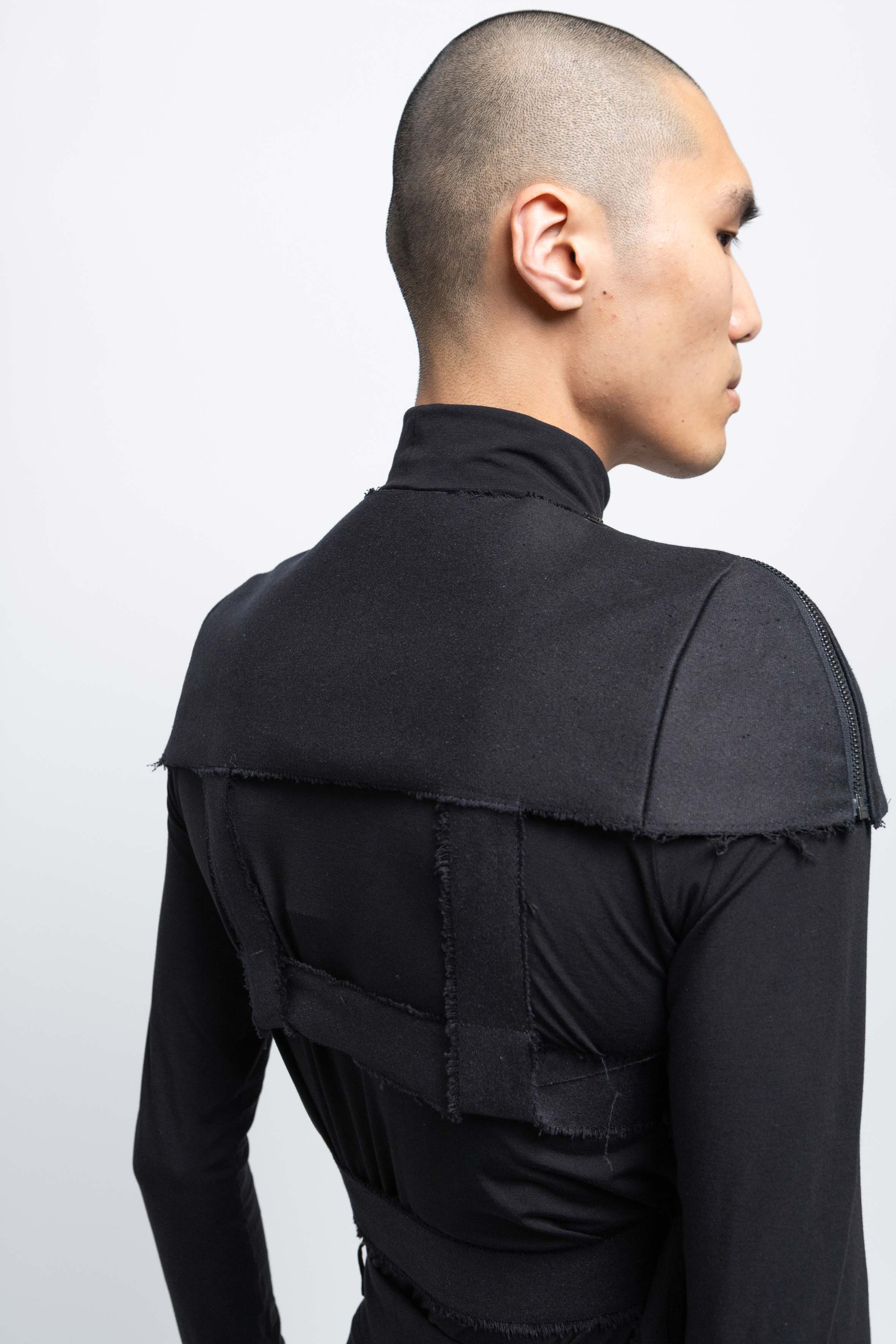 esther-perbandt-protector-shoulder-piece-schwarz-44 image 8