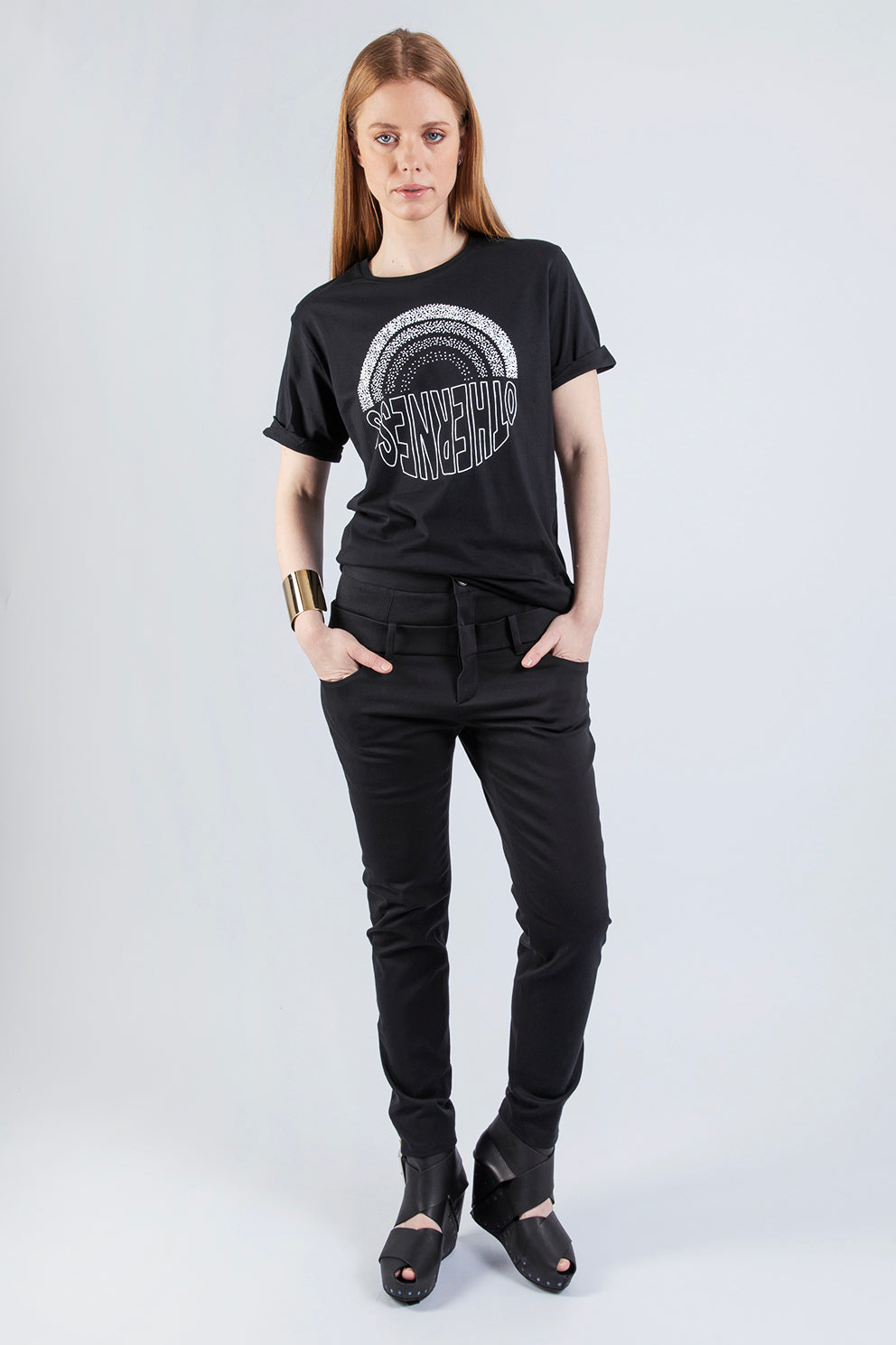 esther-perbandt-otherness-rainbow-t-shirt-damen-schwarz-bio image 4