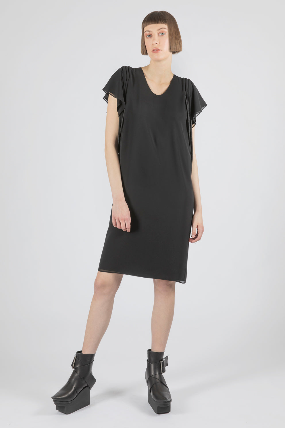 esther-perbandt-galaxy-kleid-damen-schwarz-kurz-viskose-lagen image 1