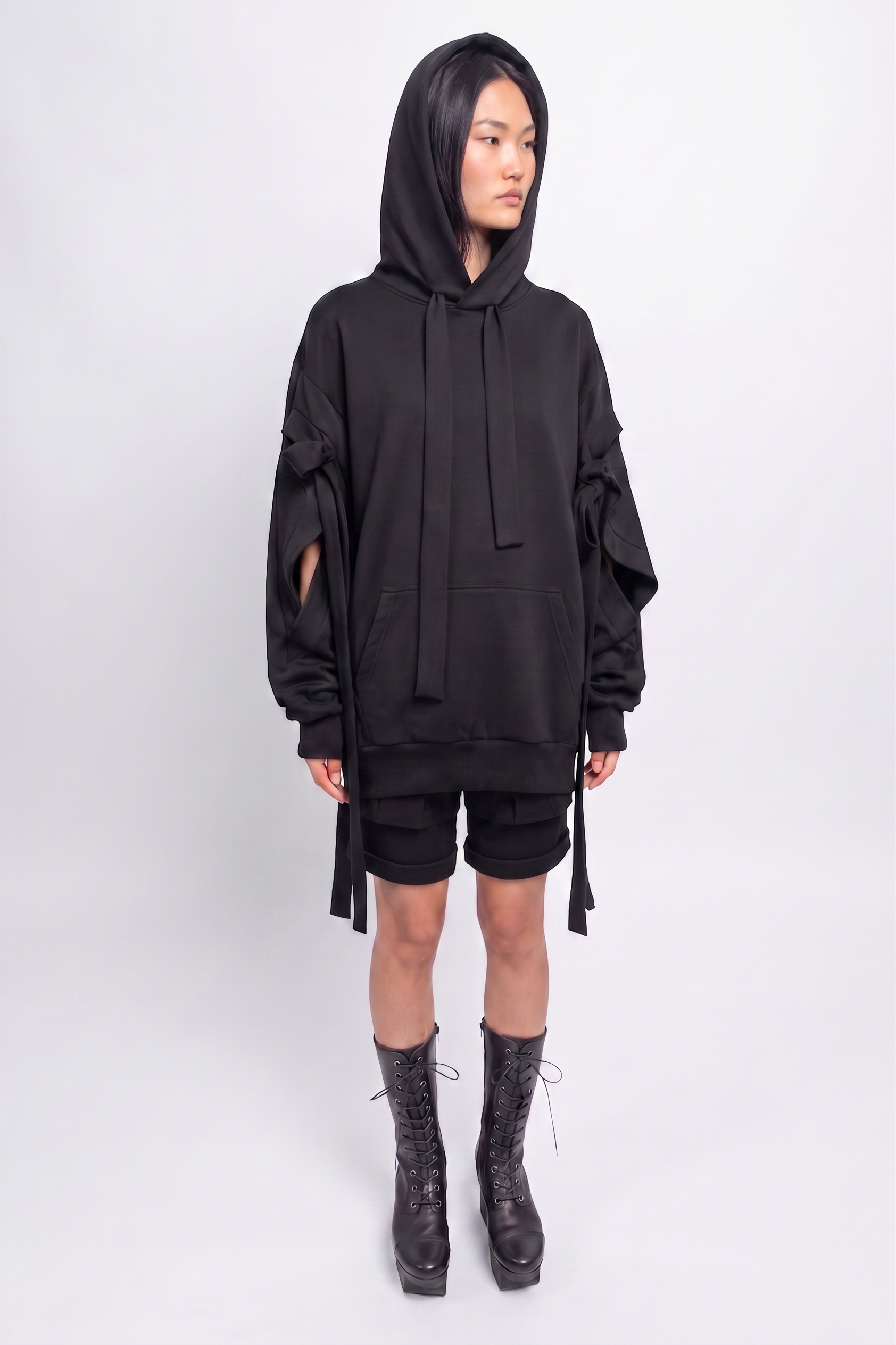 esther-perbandt-blackhearts-hoodie-schwarz-damen-oversize image 3