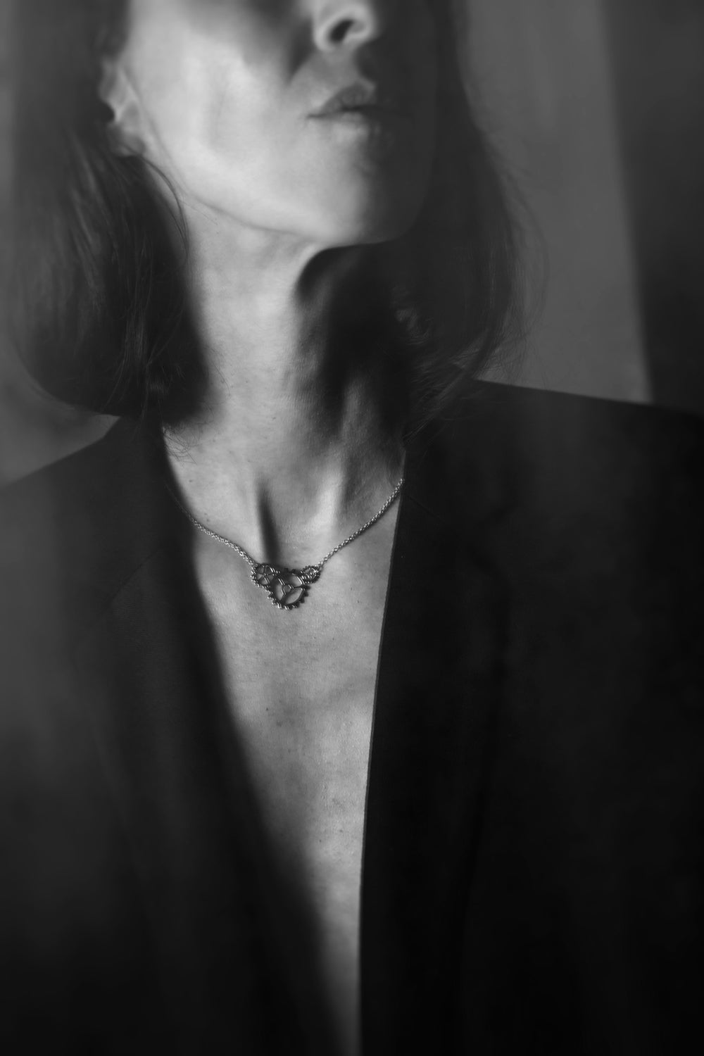esther-perbandt-gearwheel-kette-gold-zahnrad-anh-nger image 3