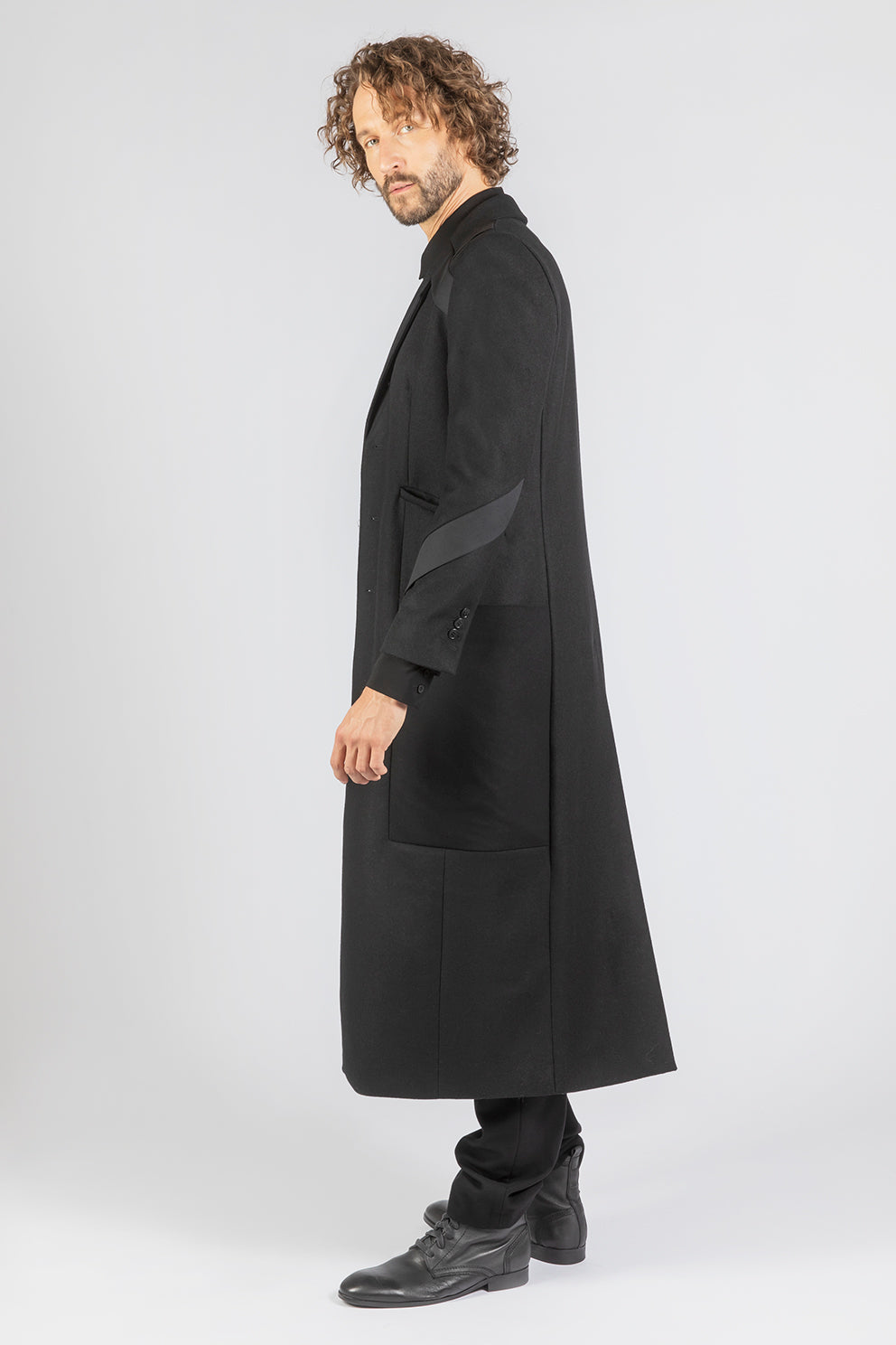 esther-perbandt-bond-mantel-herren-schwarz-reine-wolle image 4