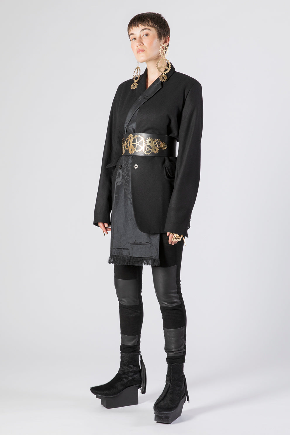 esther-perbandt-gearwheel-gold-g-rtel-damen-schwarz-leder image 2