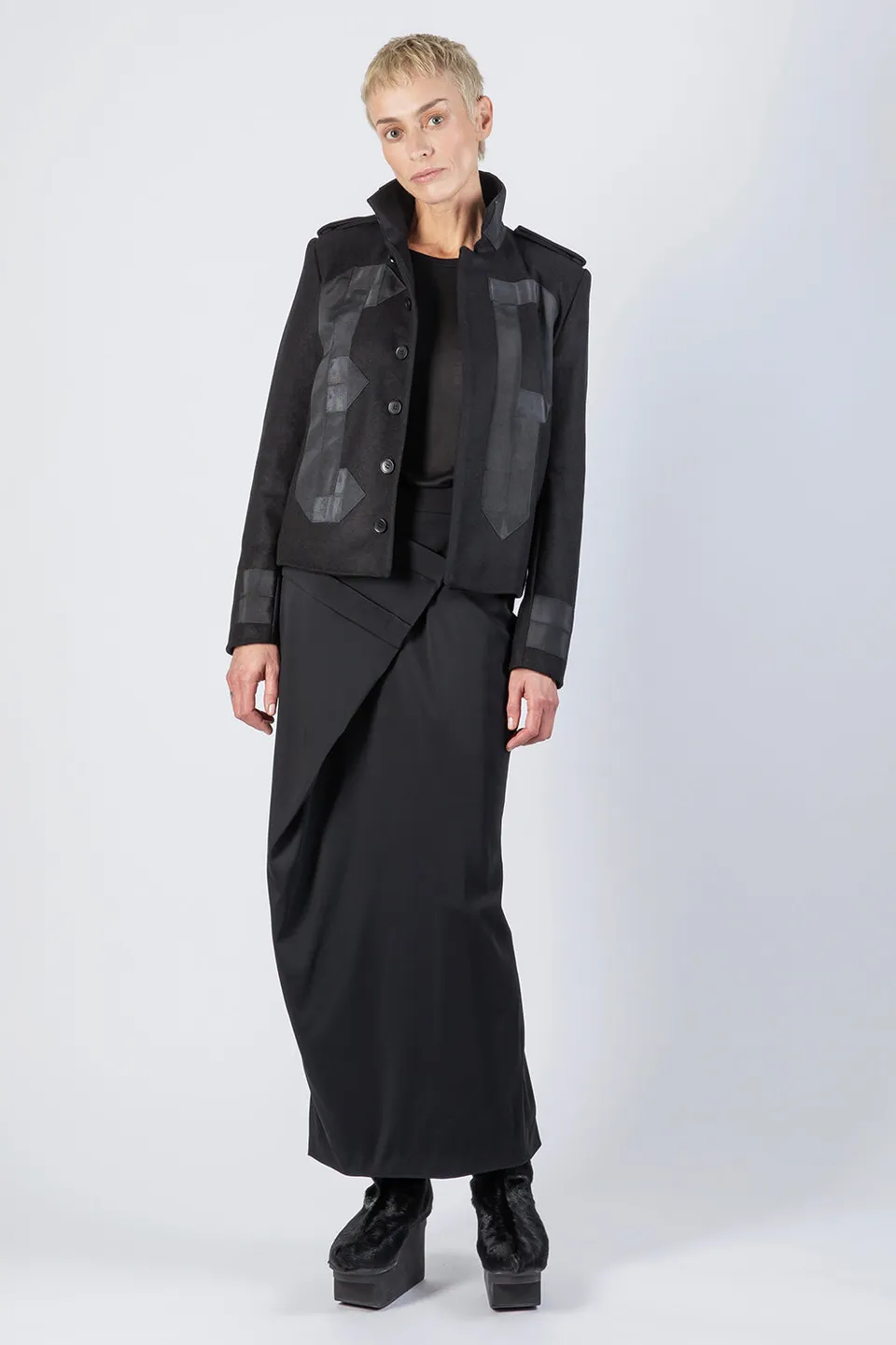 esther-perbandt-initial-jacke-schwarz-wolle-kaschmir image 1