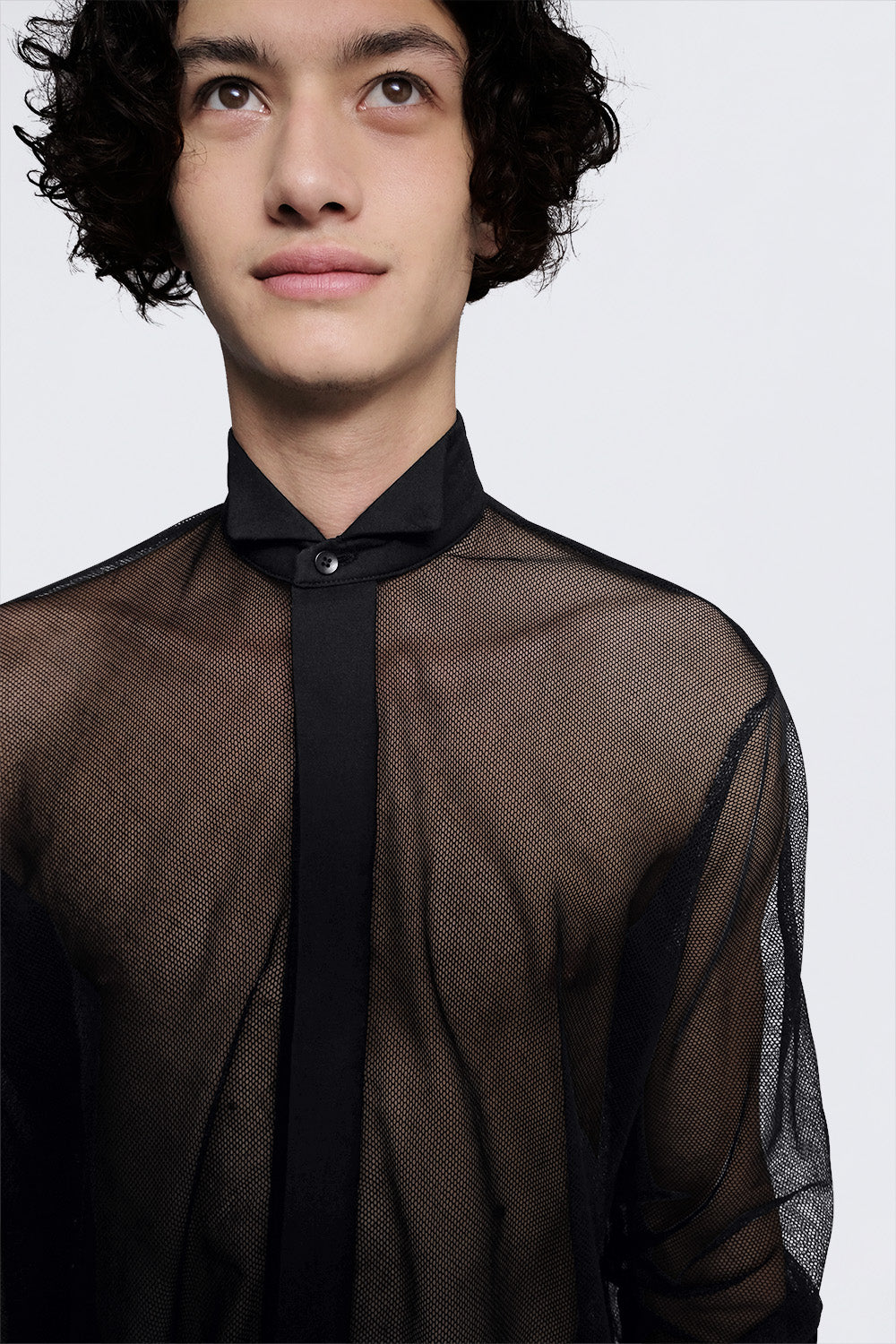 esther-perbandt-splitted-mesh-shirt-herren-schwarz-baumwolle image 7