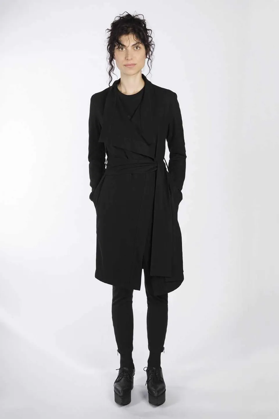 esther-perbandt-scarf-long-cardigan-schwarz-wolle image 1