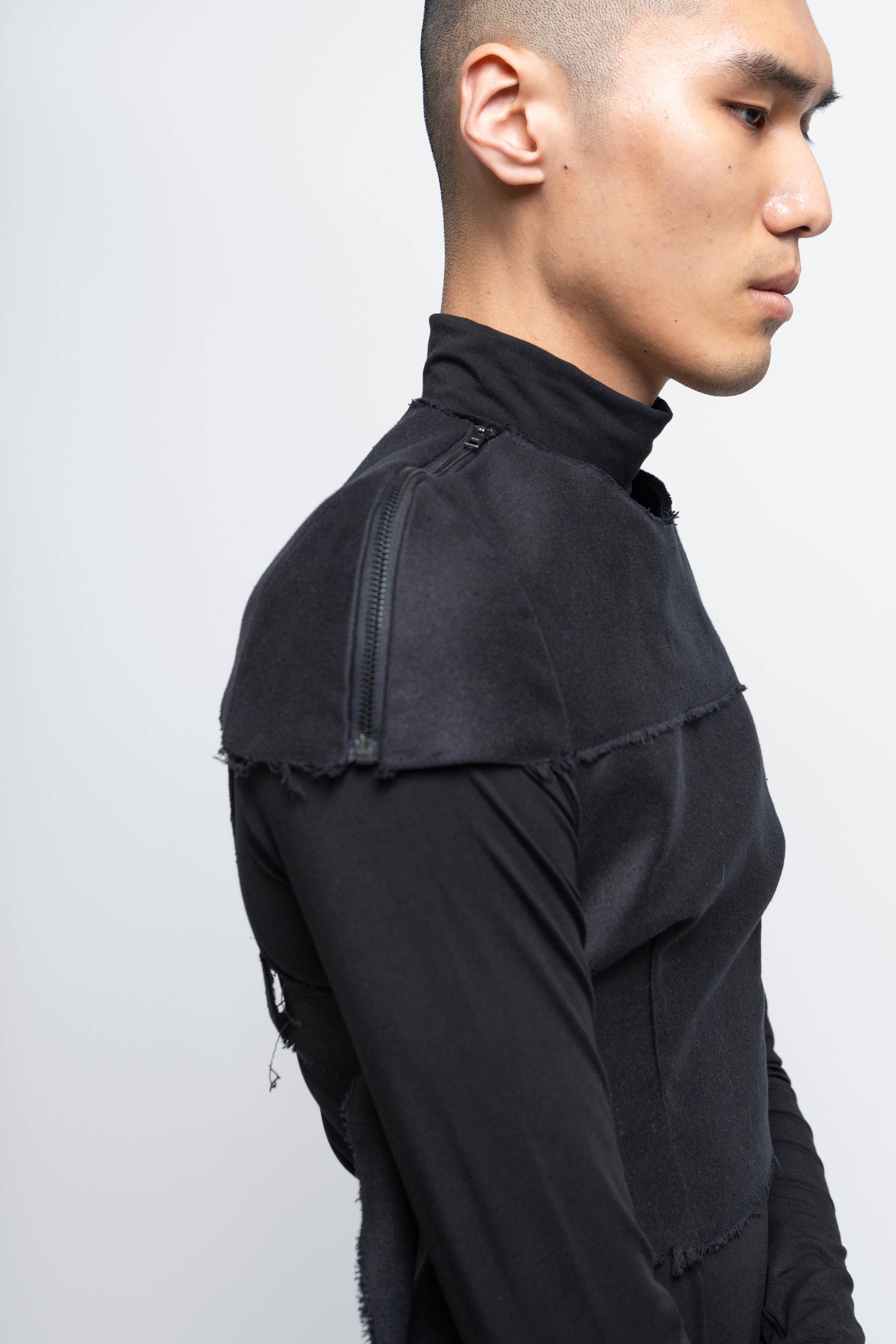 esther-perbandt-protector-shoulder-piece-schwarz-44 image 7