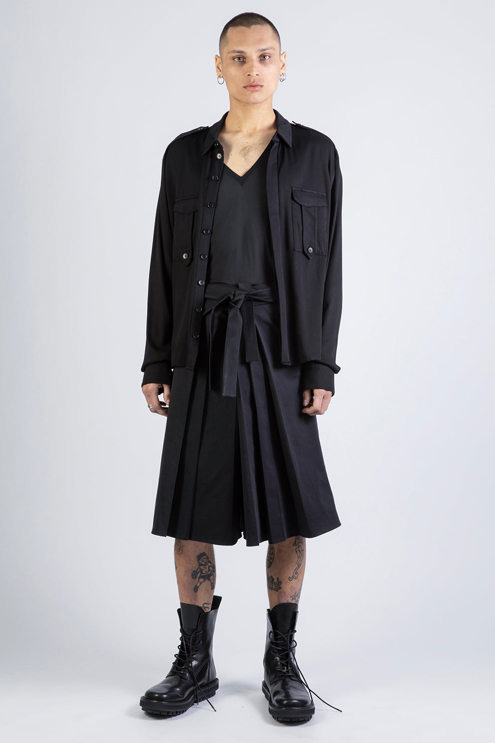 esther-perbandt-martial-art-hose-herren-schwarz-weit-wolle image 1