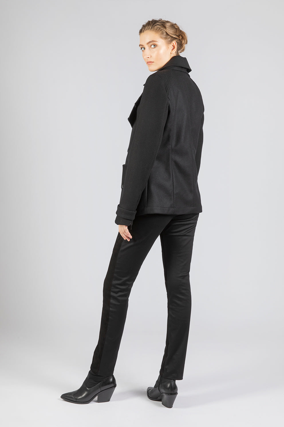 esther-perbandt-biker-jacke-damen-schwarz-wolle-drapiert image 6