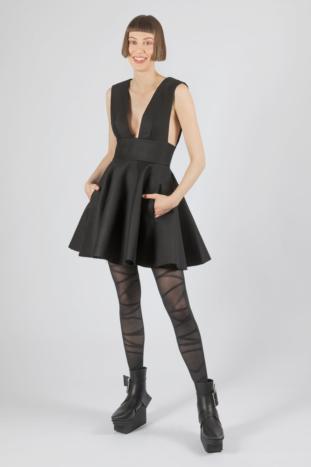 esther-perbandt-shell-mini-kleid-schwarz-baumwolle-taschen image 4