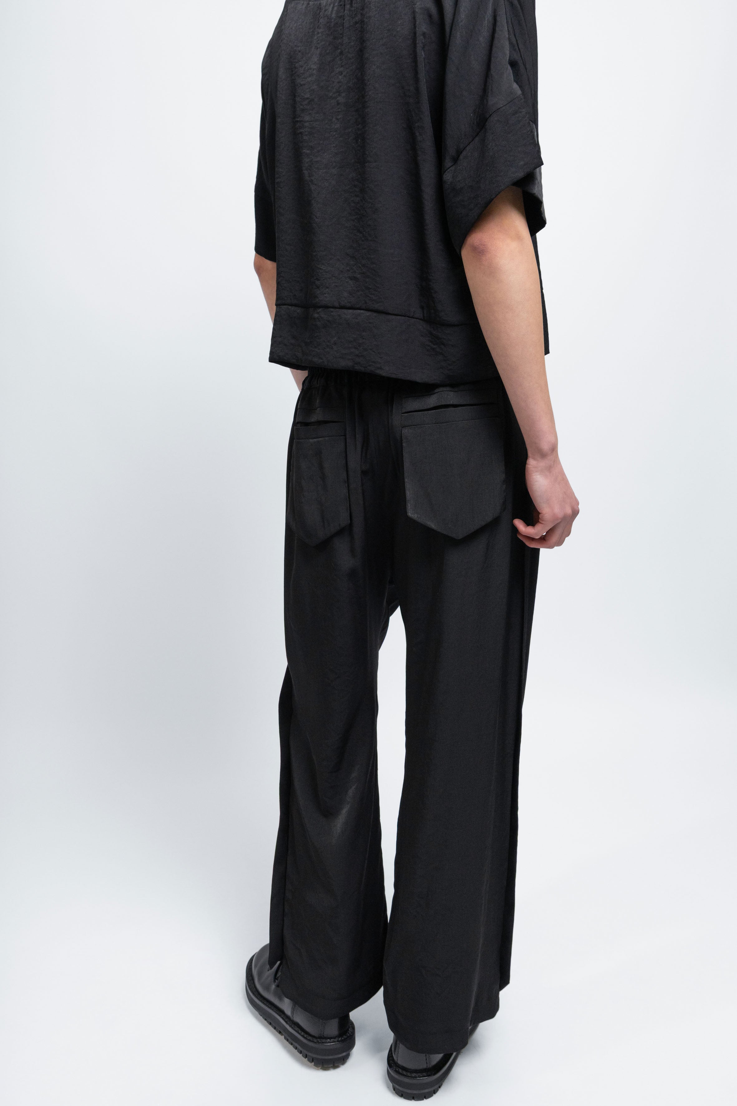 esther-perbandt-atelier-long-hose-schwarz-locker-herren image 4